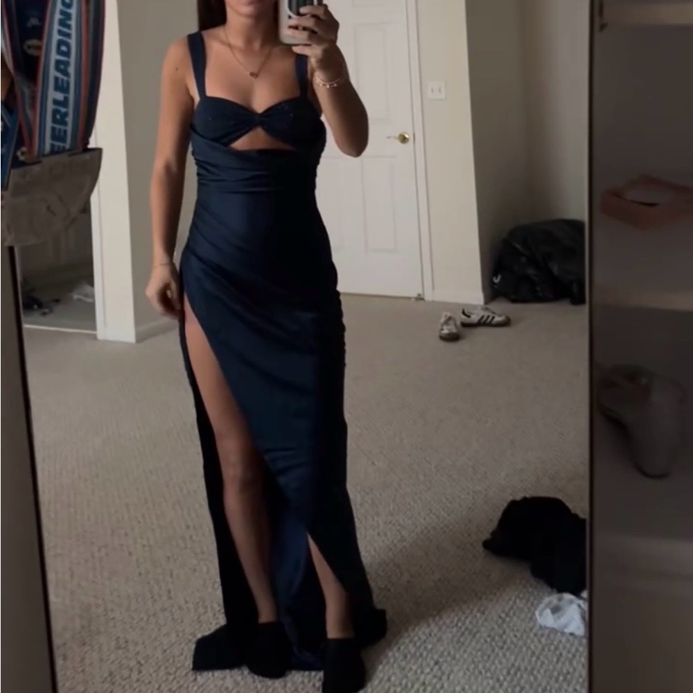Chic Backless Navy Dress
